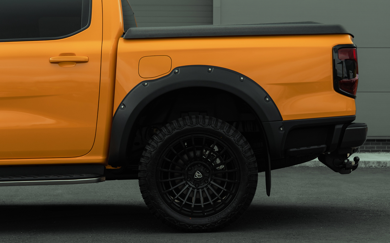 Fender flares body kit for next-gen Ranger in cyber orange