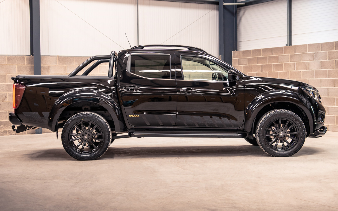 Black Navara NP300 build by Predator